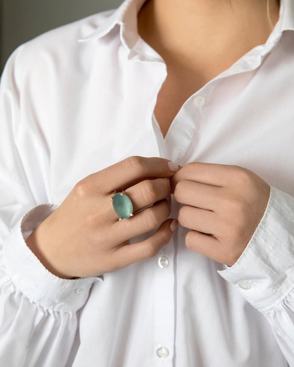 18K Gold Ring with 35ct Aquamarine & Diamond Accents