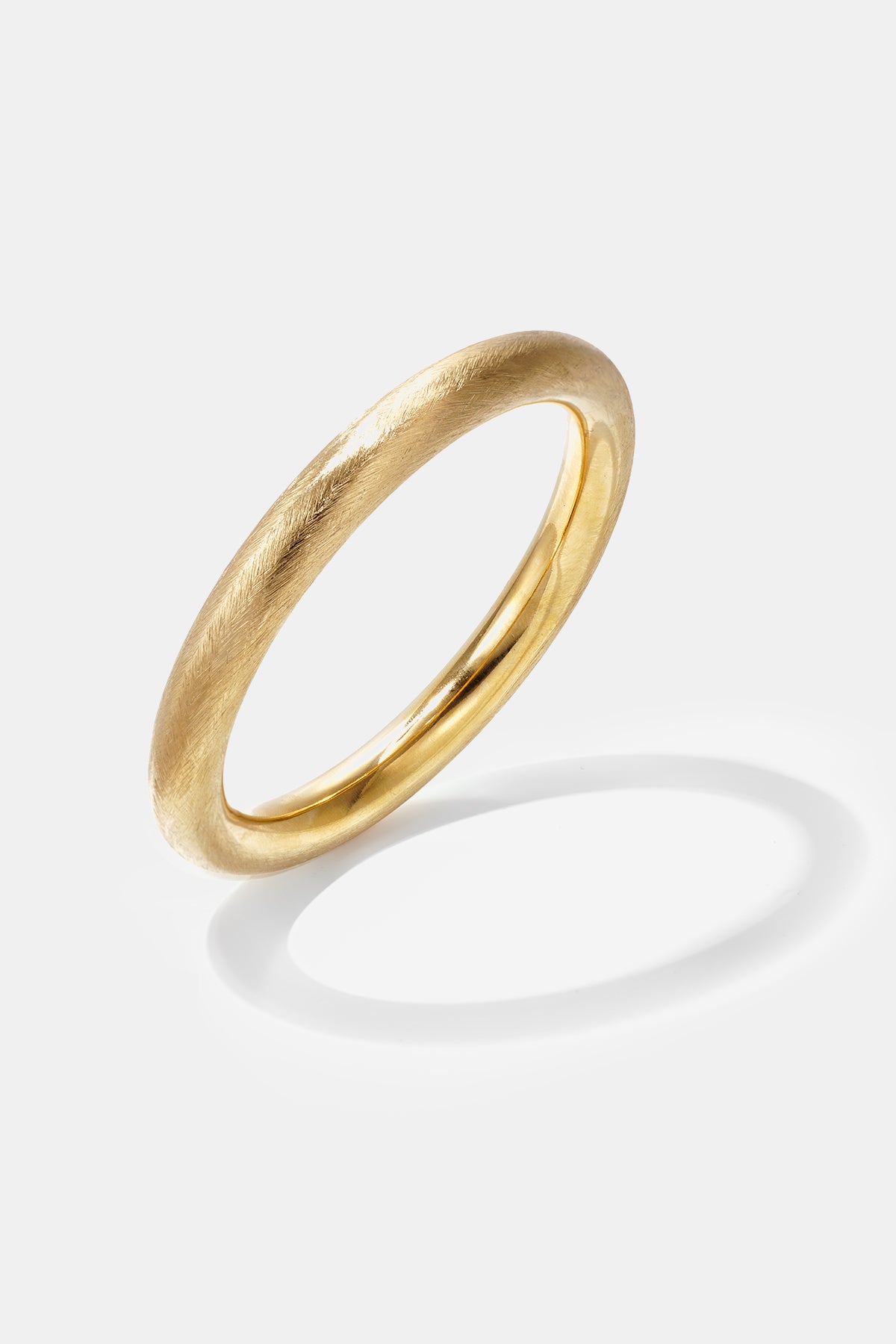 Essential 10 mm Stainless Steel Bangle in gold tone