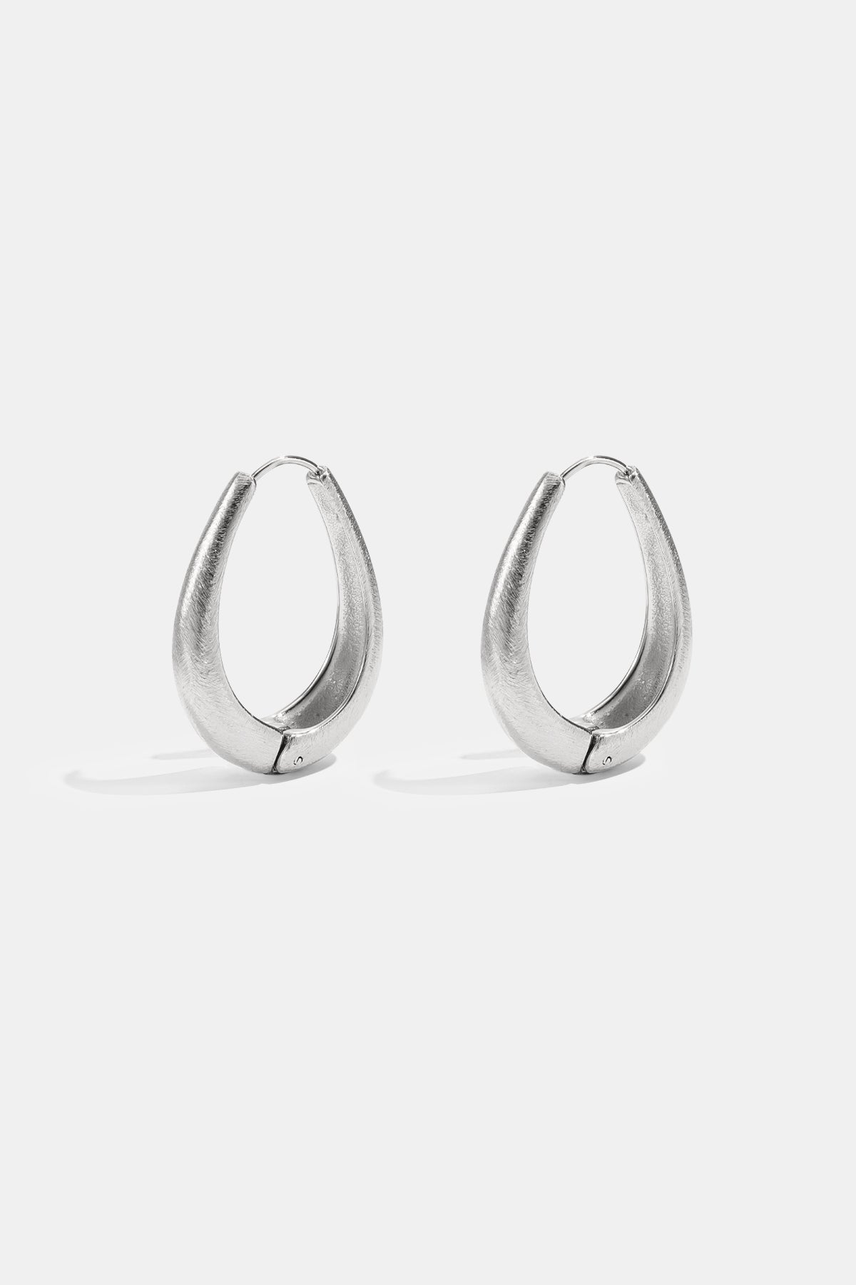 Oval-shaped hoop earrings