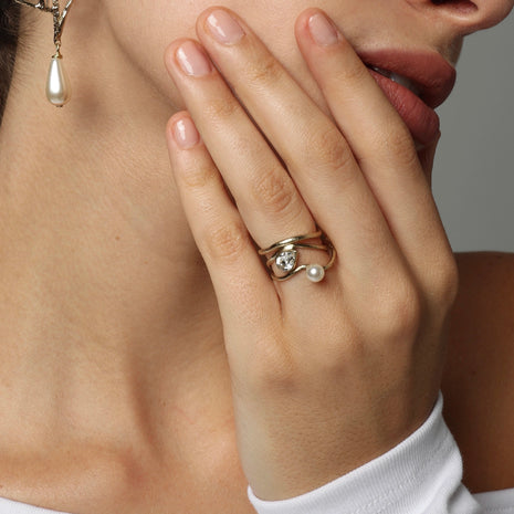 Gleam Swirly Ring – Bronze with White Crystal & Creamrose Pearl