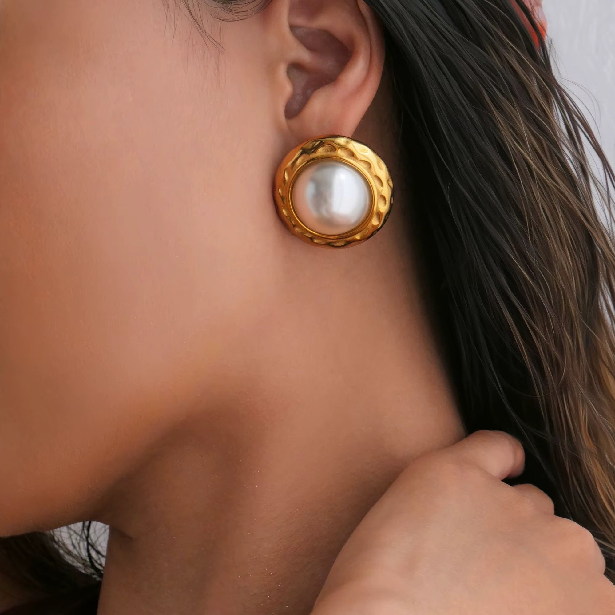 Vintage Round Pearl Earrings – 18K Gold-Plated Stainless Steel – Designed in Greece
