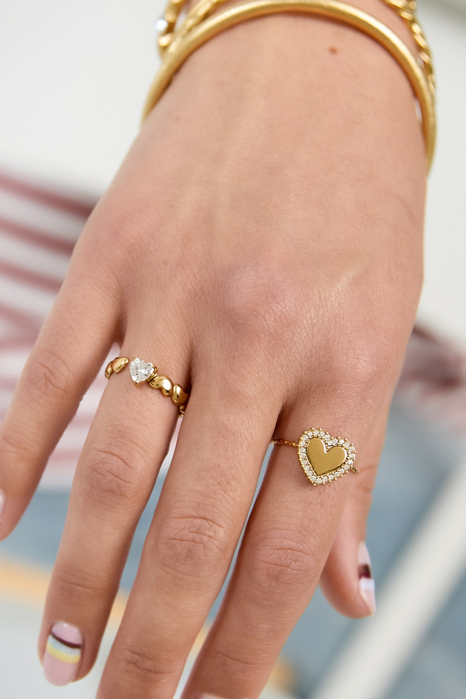 Ring with alternating hearts and cubic zirconia