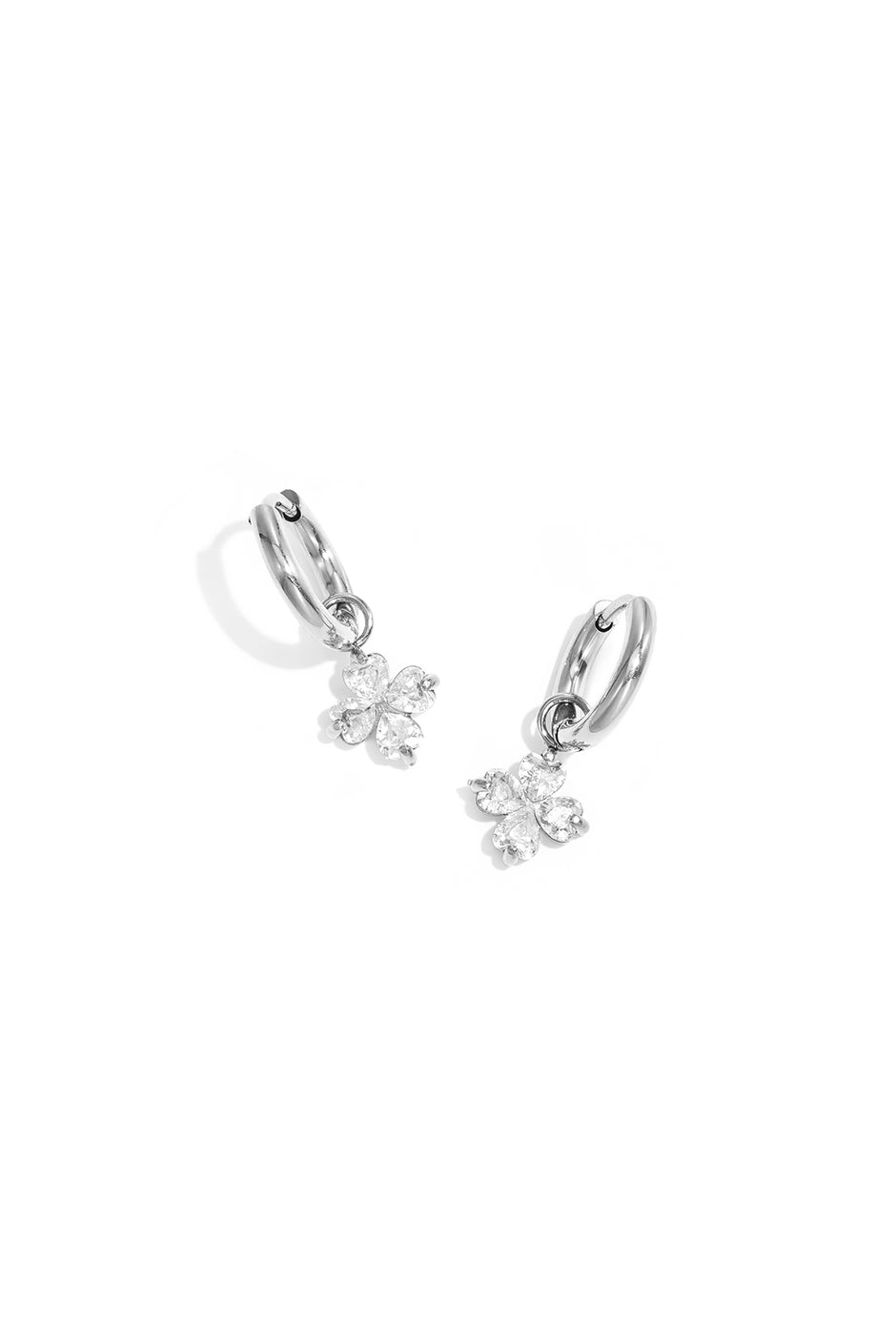 Earrings with clover decoration