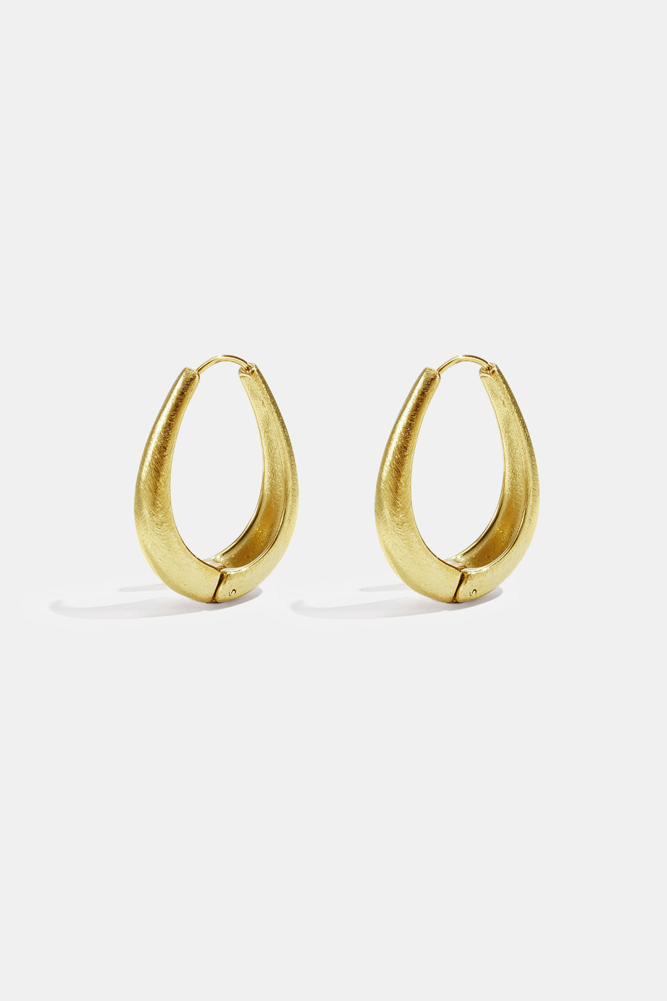 Oval-shaped hoop earrings