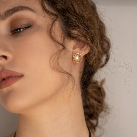 Stacy Earrings | Brass with Creamrose Light Pearls