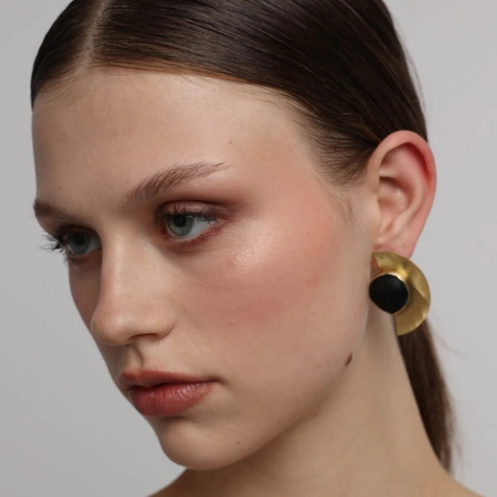 “Robbin bronze earrings with black resin center – ENOTIA”