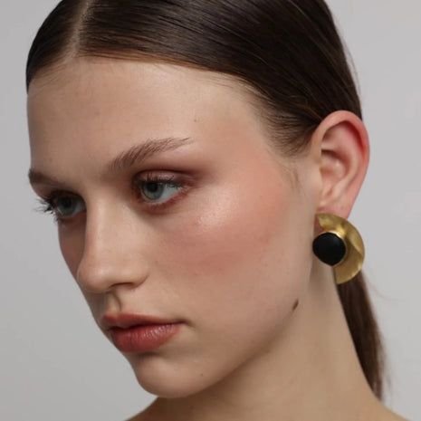 “Robbin bronze earrings with black resin center – ENOTIA”