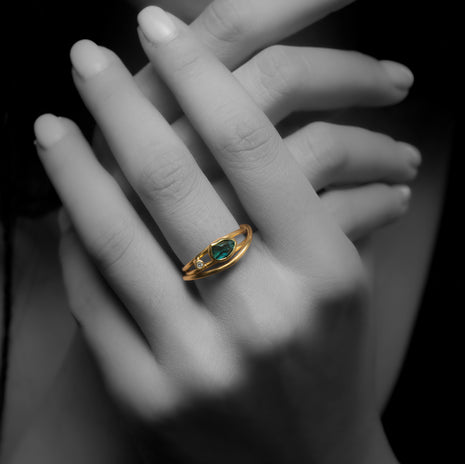 8K Gold Ring with Blue-Green Tourmaline and Diamond